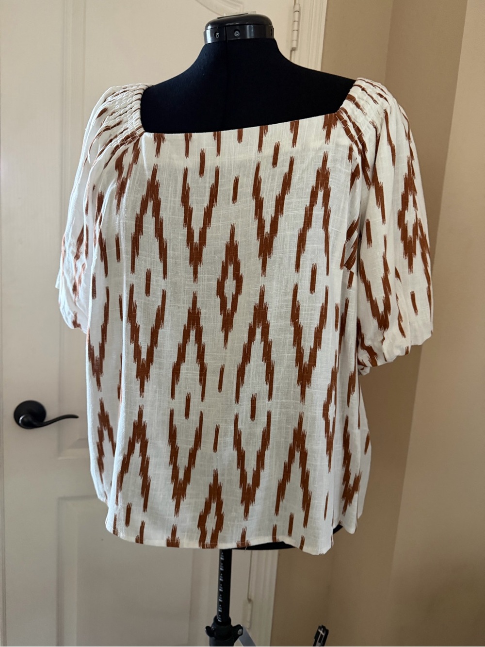 Vince Camuto White Square-Neck Peasant Top with Brown Ikat Print Size 2X